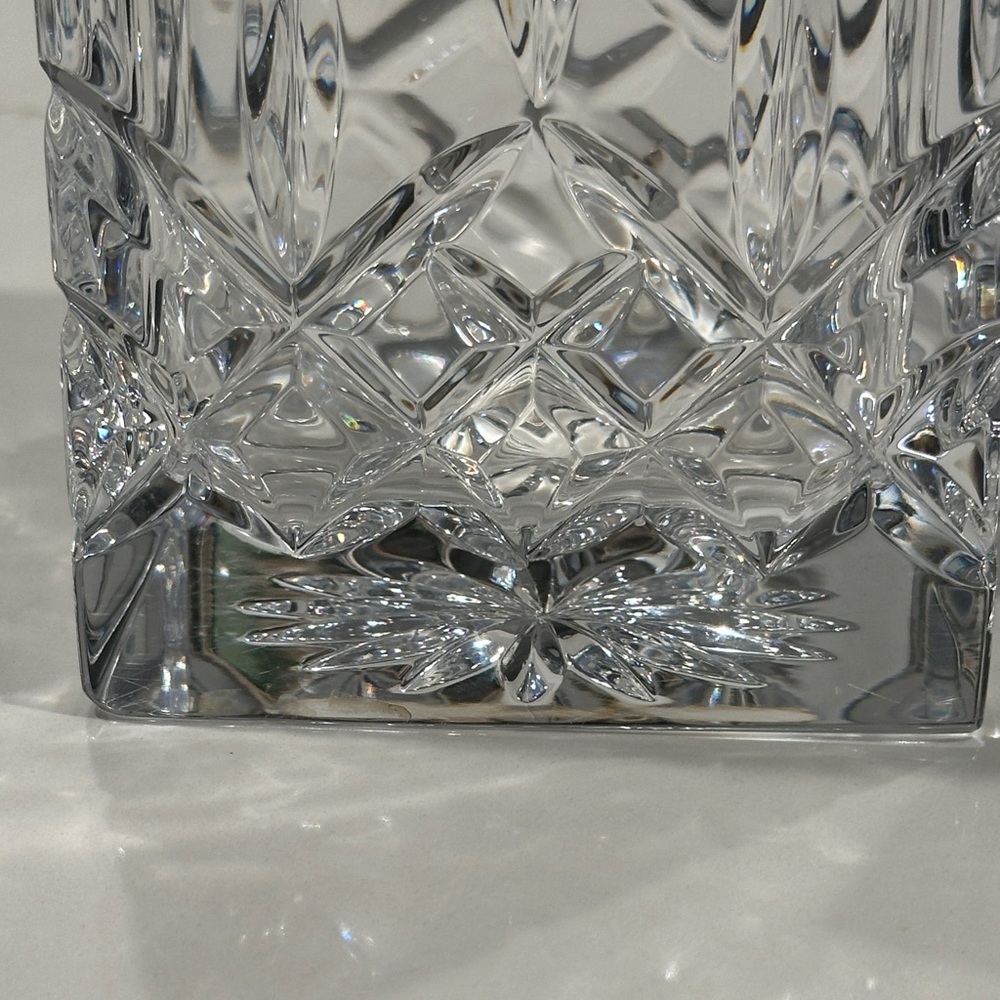 Elegant Waterford Crystal Decanter with Solid Cube Stopper - Picture 9 of 14
